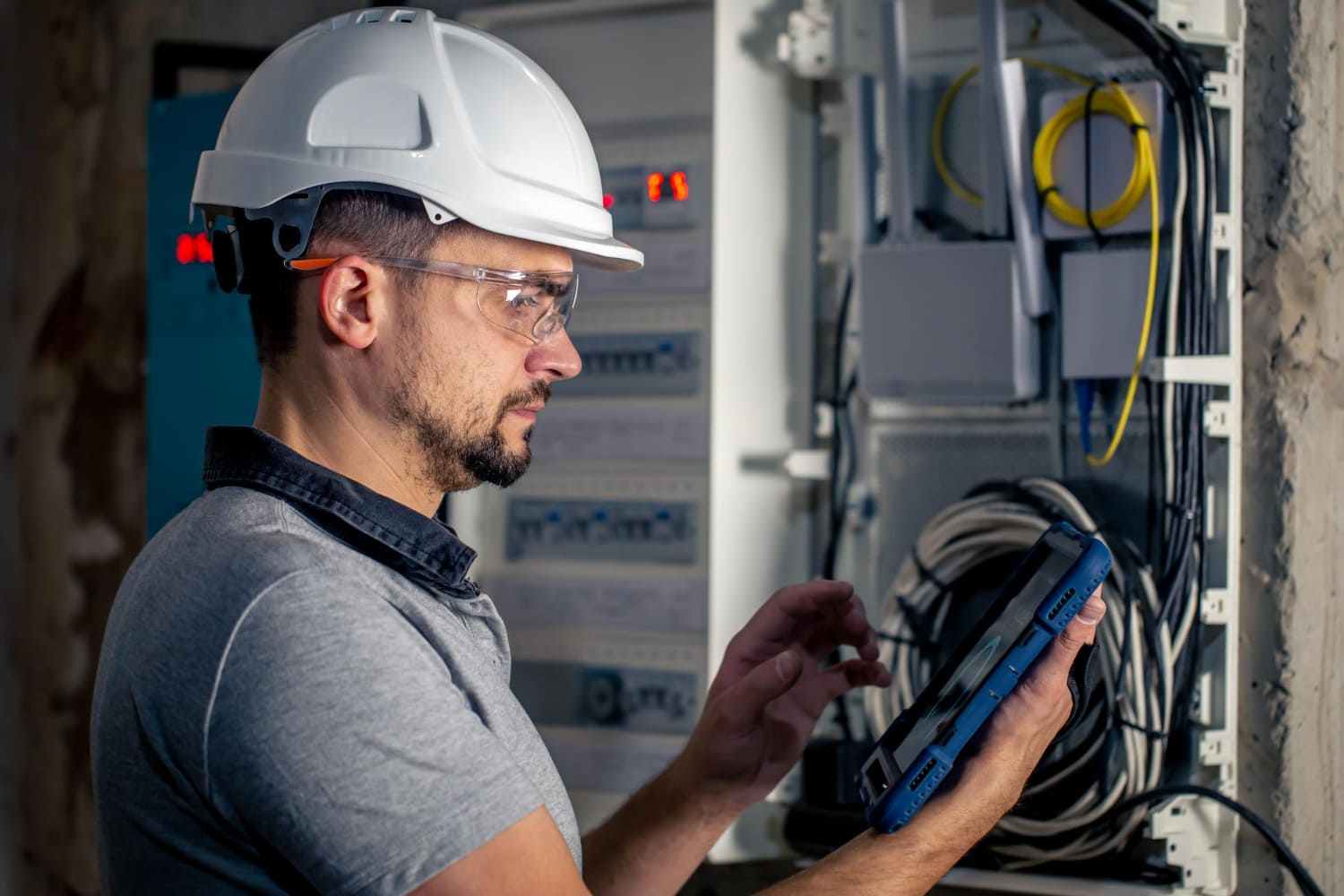 Reforma e Retrofit de instalações elétricas, comerciais e industriais, Média e Baixa Tensão